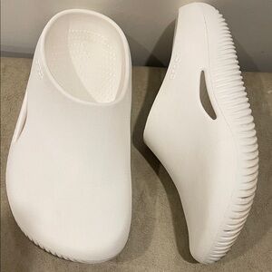 CROCS Classic White Slip-On Clogs